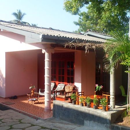 Thisal Guest House Полоннарува Экстерьер фото
