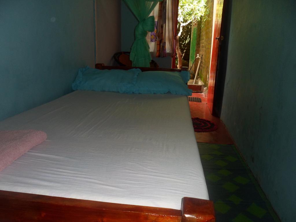 Thisal Guest House Полоннарува Номер фото