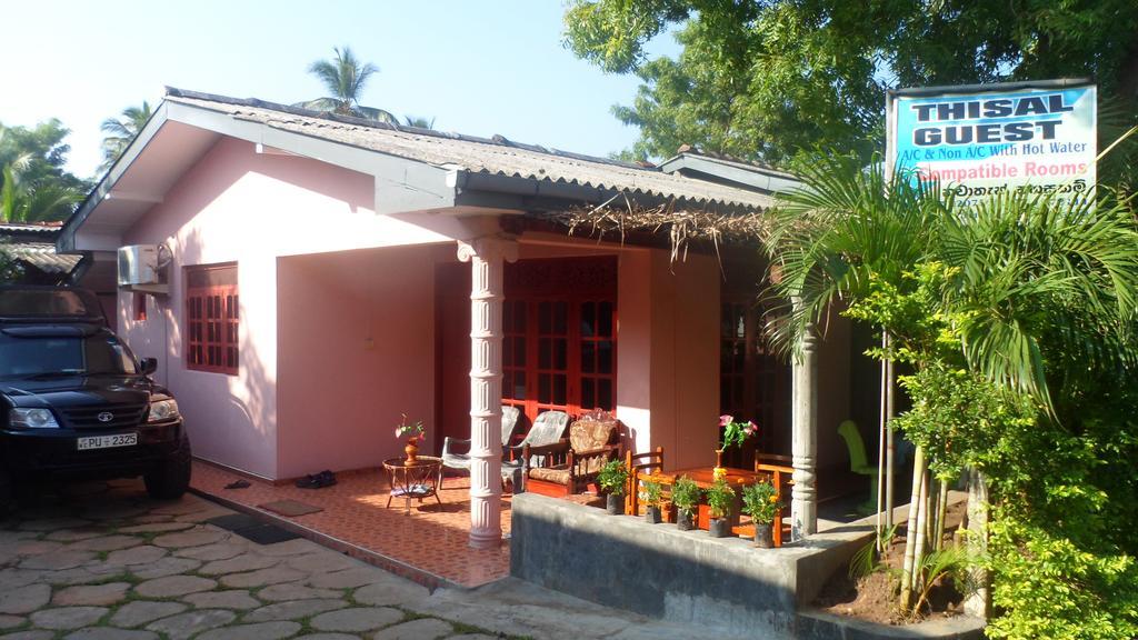 Thisal Guest House Полоннарува Экстерьер фото