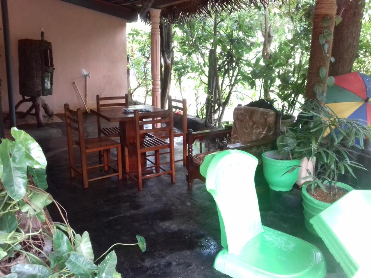 Thisal Guest House Полоннарува Экстерьер фото